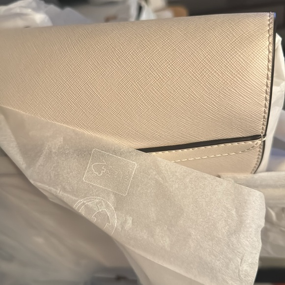 MK -NWT, plastic and dust bag. Light Cream color. - Picture 3 of 5